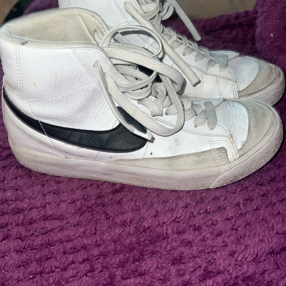 Size 5.5- Nike Blazer Mid 77 Vintage style White Black 2021